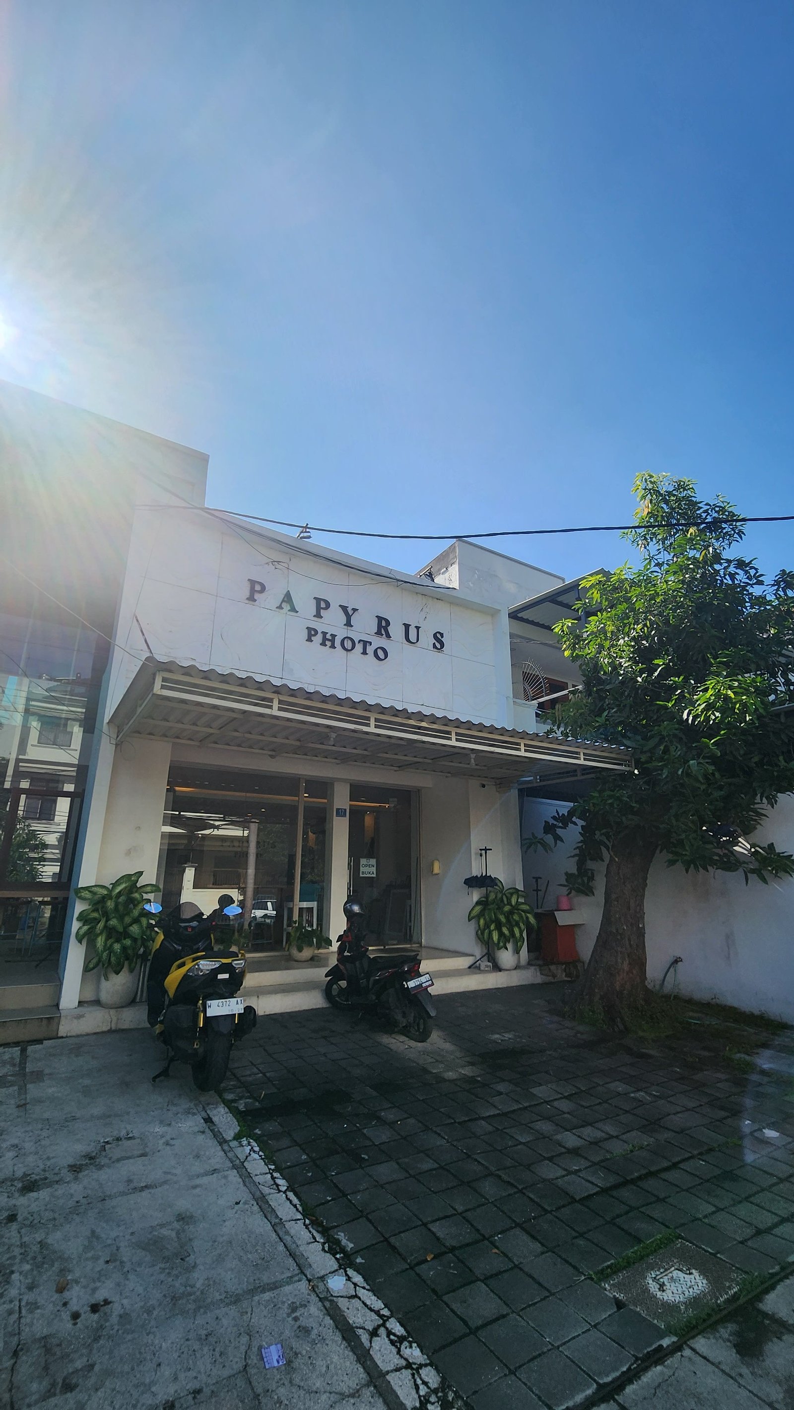 Foto studio Papyrus Photo Surabaya - Blambangan