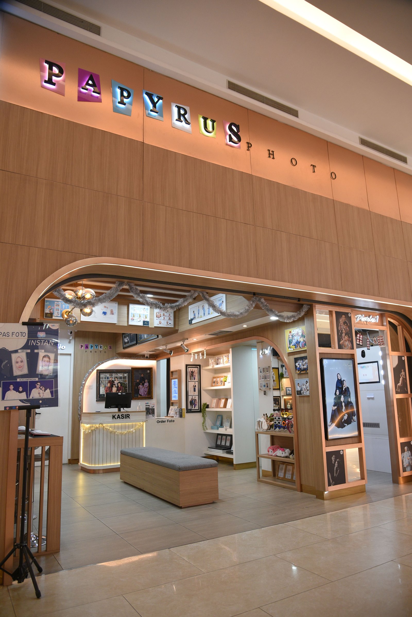 Foto studio Papyrus Photo Cibubur - Trans Studio Mall