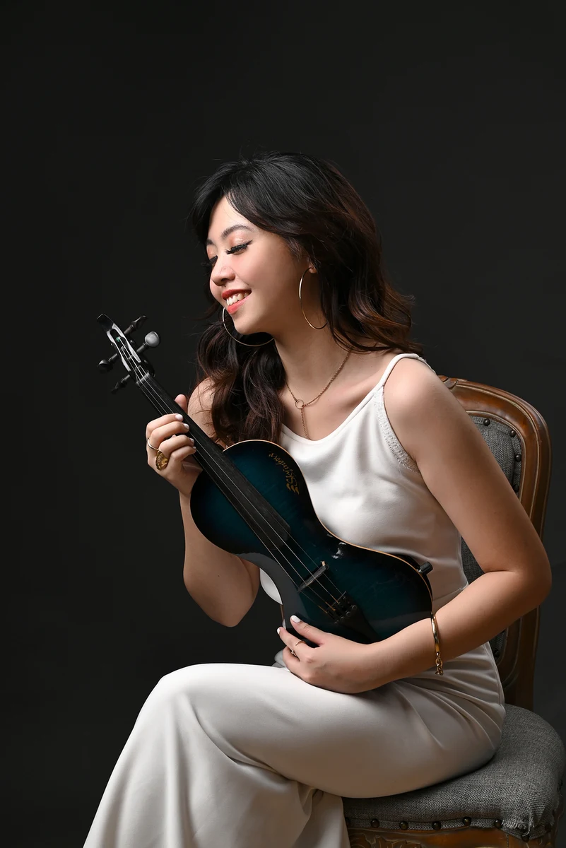 Sesi studio foto dengan arahan pose dari Papyrus Photo